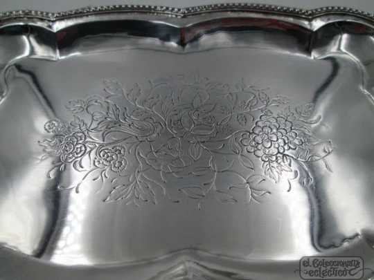 Sterling silver bread tray. Flowers & leaves chiselled. 1970's. Spain