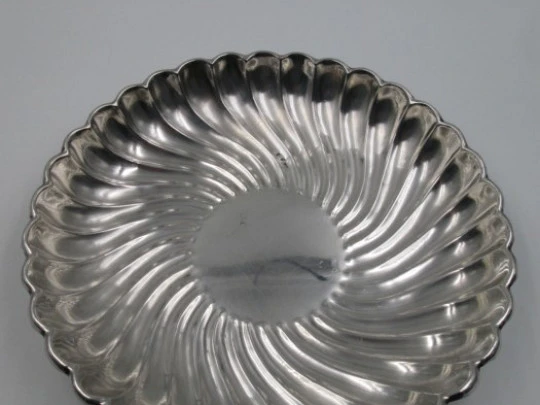 Sterling silver centerpiece. 1970's. Spain. Ribbed design