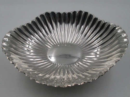 Sterling silver centerpiece. 1970's. Spain. Ribbed design. Four legs