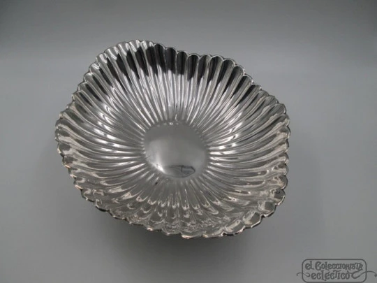 Sterling silver centerpiece. 1970's. Spain. Ribbed design. Four legs