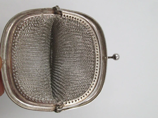 Sterling silver double mesh purse. Half moon clutch frame. Balls clasp. 1930's. Europe