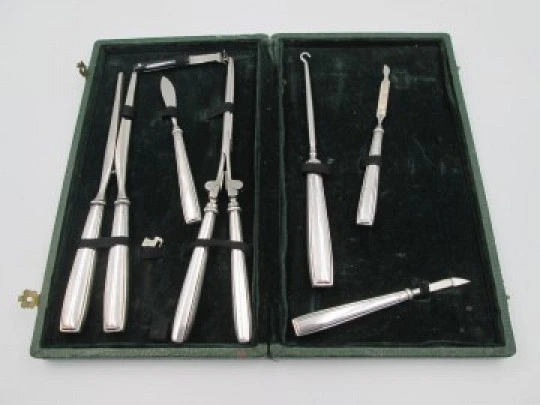 Sterling silver dresser set. Seven tools. Circa 1930's. Spain. Green case