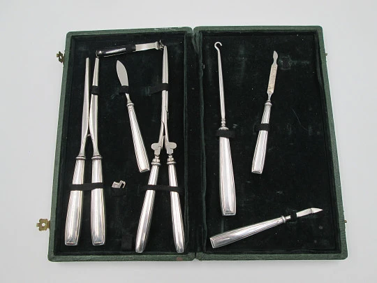 Sterling silver dresser set. Seven tools. Circa 1930's. Spain. Green case