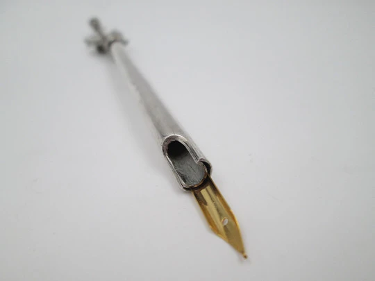 Sterling silver handmade dip pen. Grey stone top. Vegetable motifs. 1905. Spain