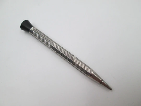 Sterling silver mechanical pencil. Twist system. Parallel & diagonal pattern. 1930's