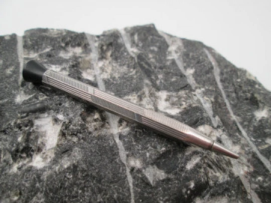 Sterling silver mechanical pencil. Twist system. Parallel & diagonal pattern. 1930's