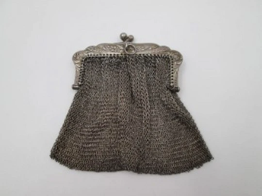 Sterling silver mesh purse. Rectangular clutch frame. Flowers & leaves. 1930's