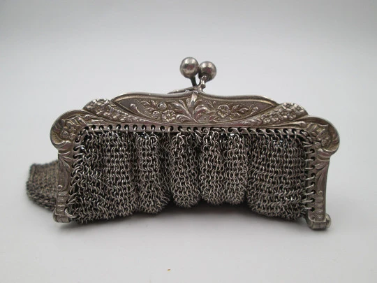 Sterling silver mesh purse. Rectangular clutch frame. Flowers & leaves. 1930's