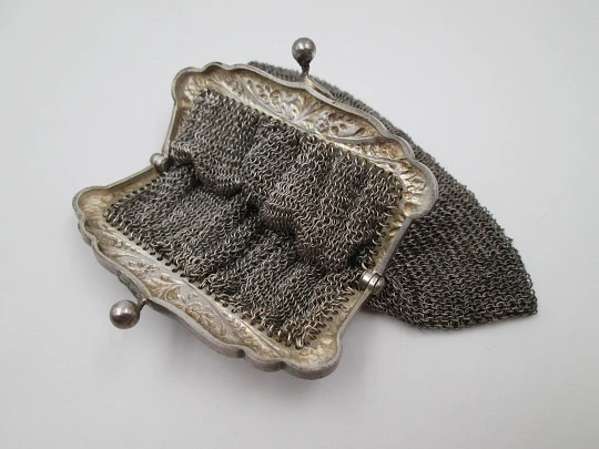 Sterling silver mesh purse. Rectangular clutch frame. Flowers & leaves. 1930's