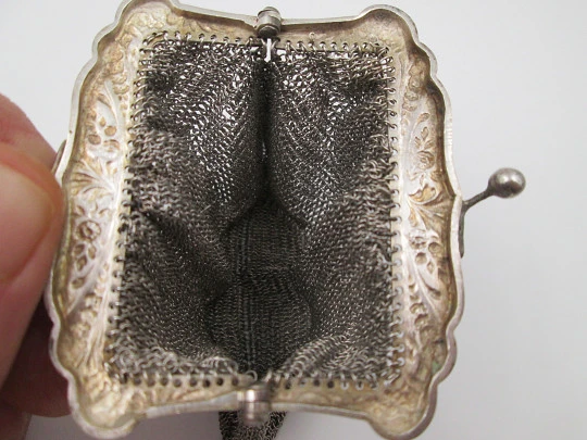 Sterling silver mesh purse. Rectangular clutch frame. Flowers & leaves. 1930's