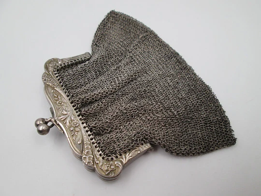 Sterling silver mesh purse. Rectangular clutch frame. Flowers & leaves. 1930's