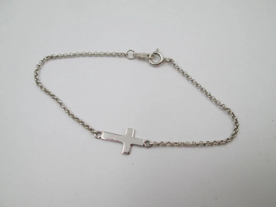Sterling silver open links bracelet with cross ornate motif. Spring ring clasp. 1990's