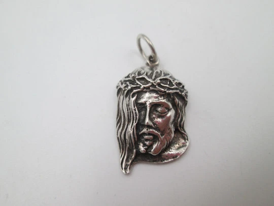 Sterling silver pendant medal. Jesus Christ bust with crown of thorns. Spain. 1960's