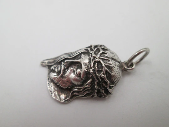 Sterling silver pendant medal. Jesus Christ bust with crown of thorns. Spain. 1960's