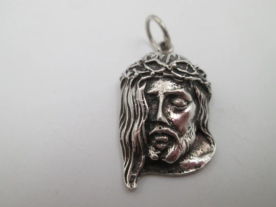 Sterling silver pendant medal. Jesus Christ bust with crown of thorns. Spain. 1960's
