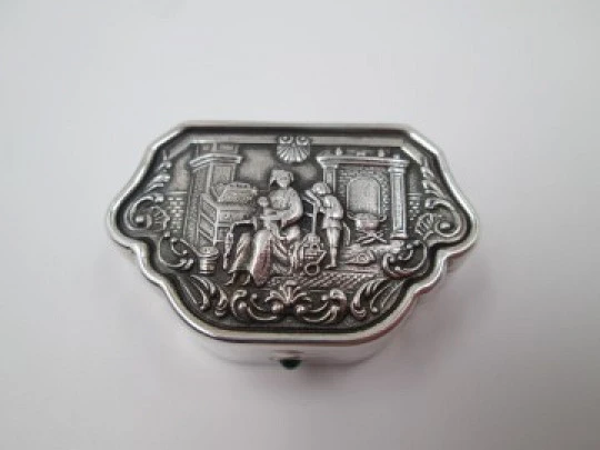 Sterling silver pillbox. 1990's. High relief. Grandmother & grandchildren