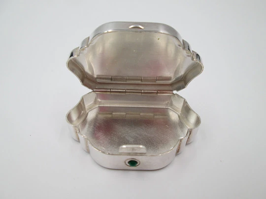 Sterling silver pillbox. 1990's. High relief. Grandmother & grandchildren