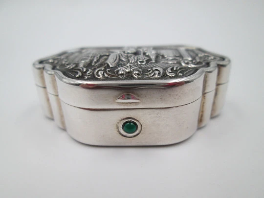 Sterling silver pillbox. 1990's. High relief. Grandmother & grandchildren