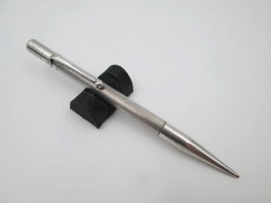 Sterling silver propelling pencil. Twist mechanism. Guilloché. 1930s. UK