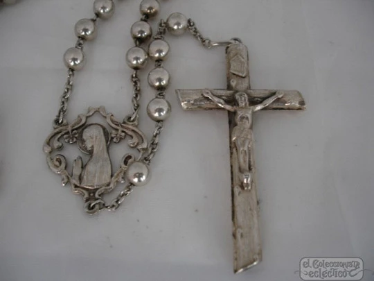 Sterling silver rosary. 1960's. Balls beads. Leather pouch