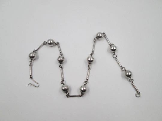 Sterling silver women's choker. Spheres and cylinders. Hook clasp. 1960's. Spain
