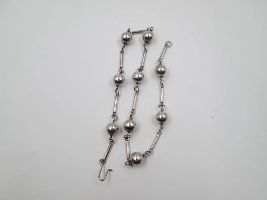 Sterling silver women's choker. Spheres and cylinders. Hook clasp. 1960's. Spain