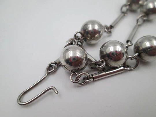 Sterling silver women's choker. Spheres and cylinders. Hook clasp. 1960's. Spain