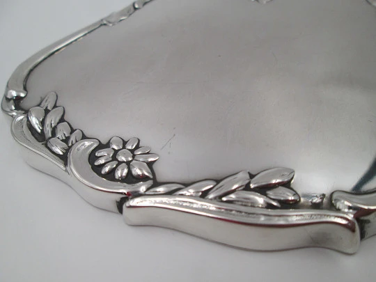 Sterling silver women's hand mirror. 1970's. Flowers and leaves. Spain