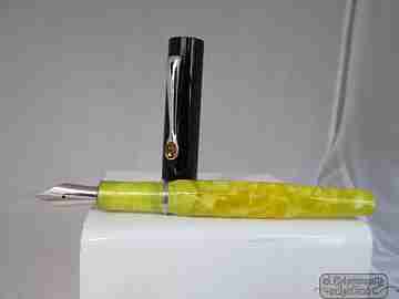 Stipula Castoni Doue Citrino. Black and yellow marble. Resin