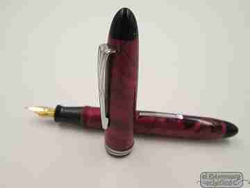 Stylomine. 1950's. Pink and black celluloid. France. Lever filler