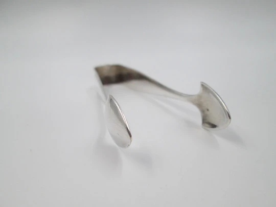 Sugar tongs. Silver plated metal. Ribbed design and triangular head. Europe. 1950's