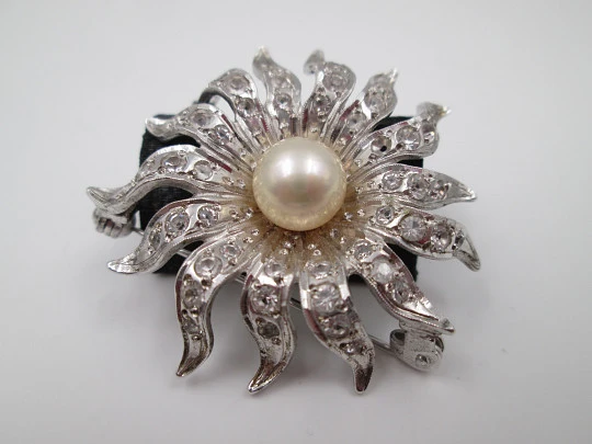 Sun women's brooch. Sterling silver, white gems and pearl. Europe. 1970's