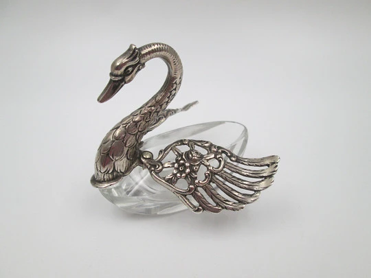 Swan shape salt shaker for table service. Sterling silver and cut crystal. 1970's. Europe