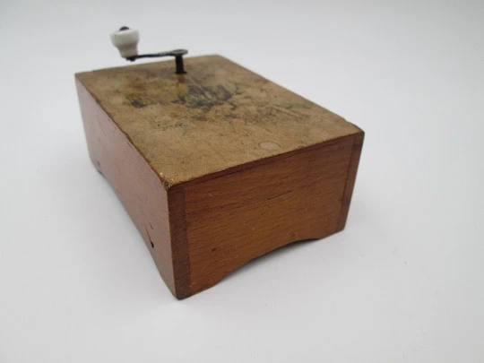 Swiss children's hand crank music box. Wood and metal. 1900's