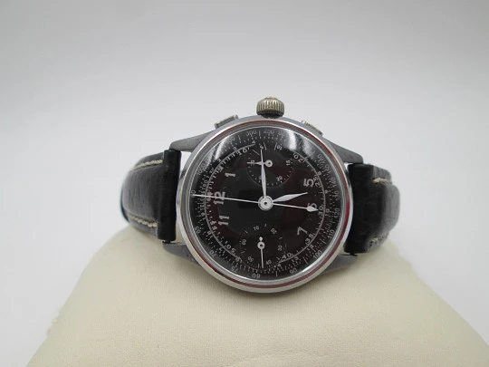 Swiss chronograph. Stainless steel & metal. 1940's. Manual winding. Black dial