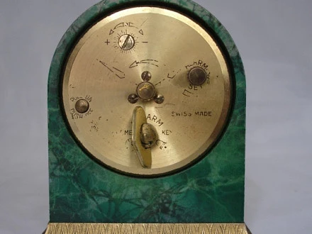 希少 ルーピング 8日間巻き ベル型置時計 スイス製 Swiza 8 Days Hand Winding Bronze And Green Lacquer Alarm Clock