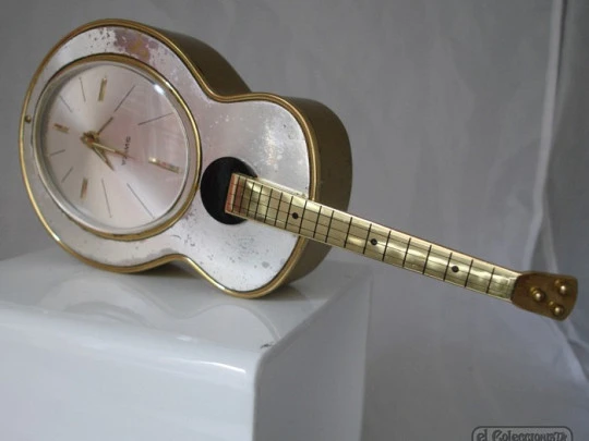 Swiza musical clock. Hand winding. Bronze. Sheffield guitar shape. 1970's