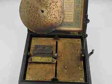Symphonion mechanical music box. 4 metallic records. 1886. Hand crank