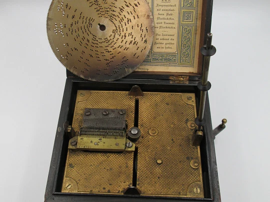 Symphonion mechanical music box. 4 metallic records. 1886. Hand crank