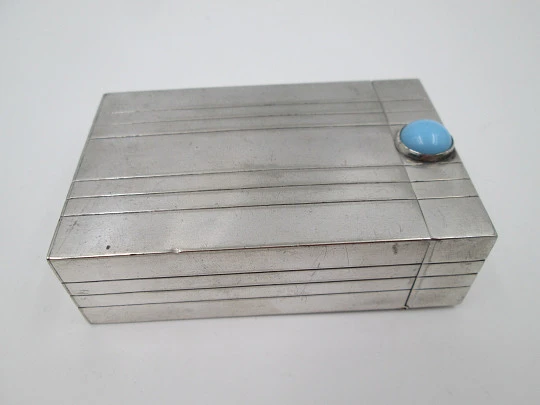 Tabaquera de alpaca. Motivos líneales. Tapa articulada con piedra cabujona azul. 1980