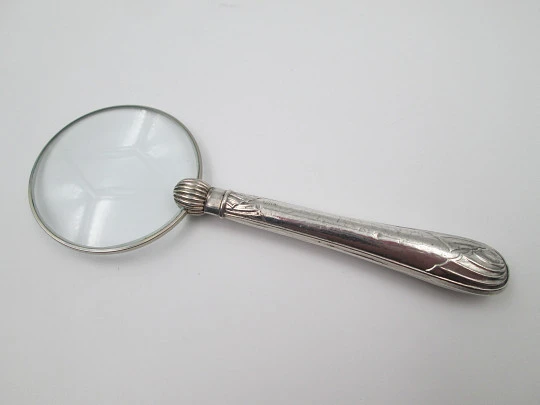 Table / desk magnifying glass. Sterling silver. Joseph Yates. Shells motifs. 1910's