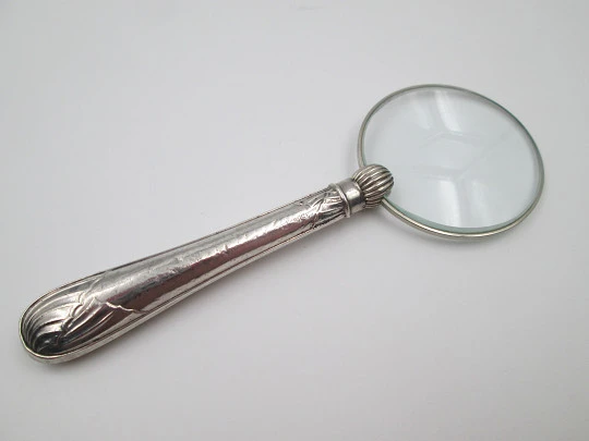 Table / desk magnifying glass. Sterling silver. Joseph Yates. Shells motifs. 1910's