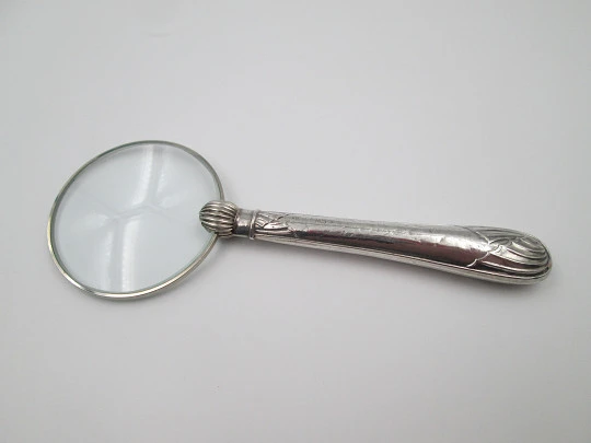 Table / desk magnifying glass. Sterling silver. Joseph Yates. Shells motifs. 1910's