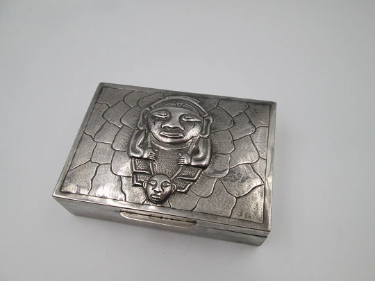 Table desk tobacco case. White alpaca. Articulated lid. Inca idol motif. 1980's