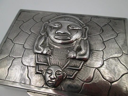 Table desk tobacco case. White alpaca. Articulated lid. Inca idol motif. 1980's