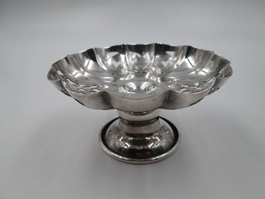 Table service victorian almond dish. Silver plated metal. Eagles with shield. 1910's