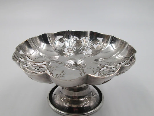Table service victorian almond dish. Silver plated metal. Eagles with shield. 1910's