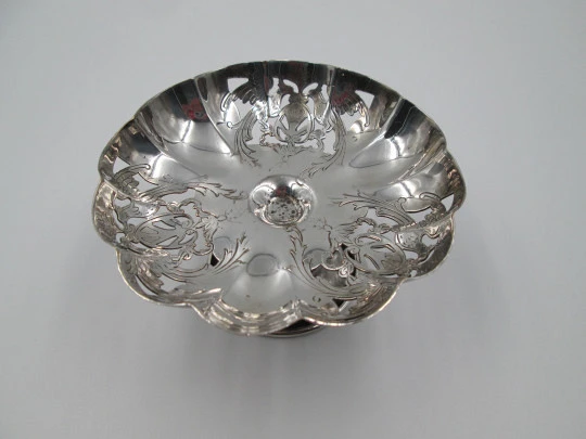 Table service victorian almond dish. Silver plated metal. Eagles with shield. 1910's