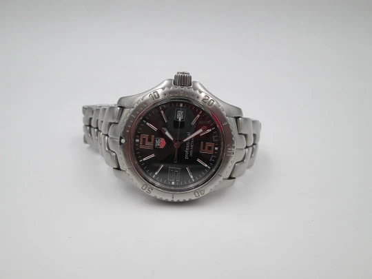 Tag Heuer Professional 200 meters. Stainless steel. Bracelet. Quartz. 2002