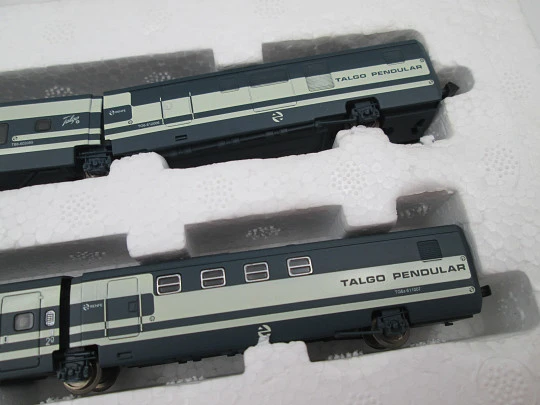 Talgo pendular 200 Renfe six wagons. Electrotren. Scale 1:160. Box and instructions